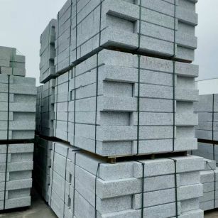 毕节 路沿石，板板正正的路沿石