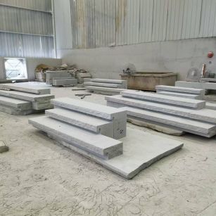 毕节 整石台阶（大面火烧+侧面自然面），出货前厂内拼装