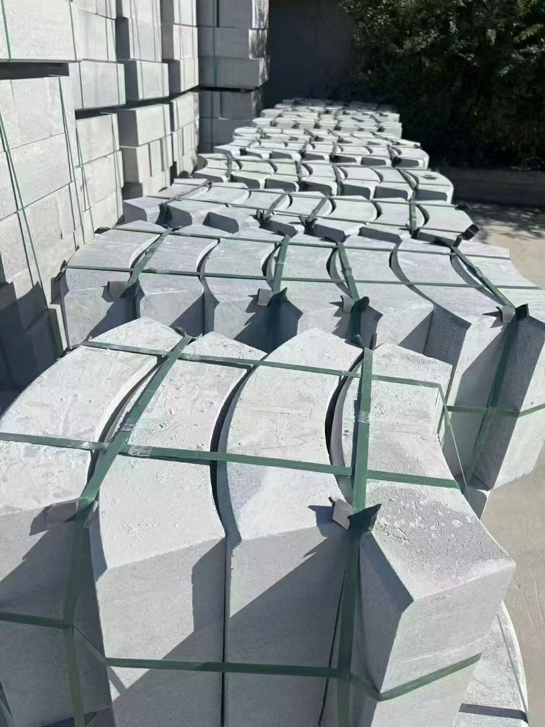 毕节 芝麻灰弧形路沿石