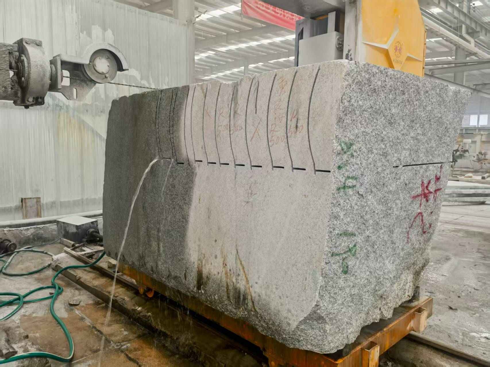 毕节 602，大花芙蓉白，绳锯加工弧形路沿石