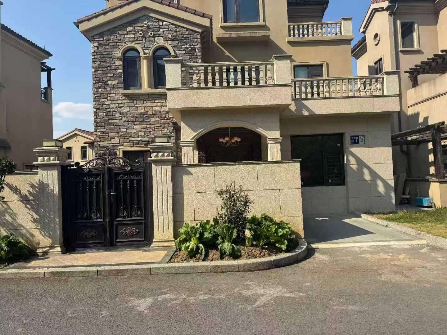 毕节黄金麻别墅干挂效果展示