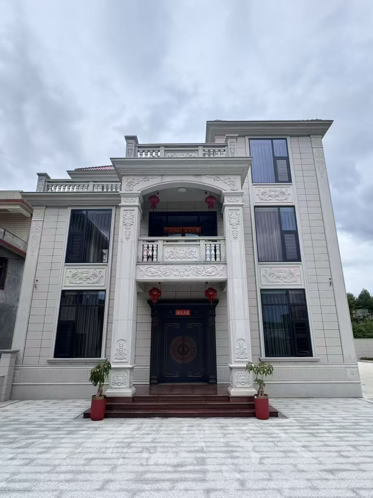 毕节 芝麻白石材别墅干挂案例展示