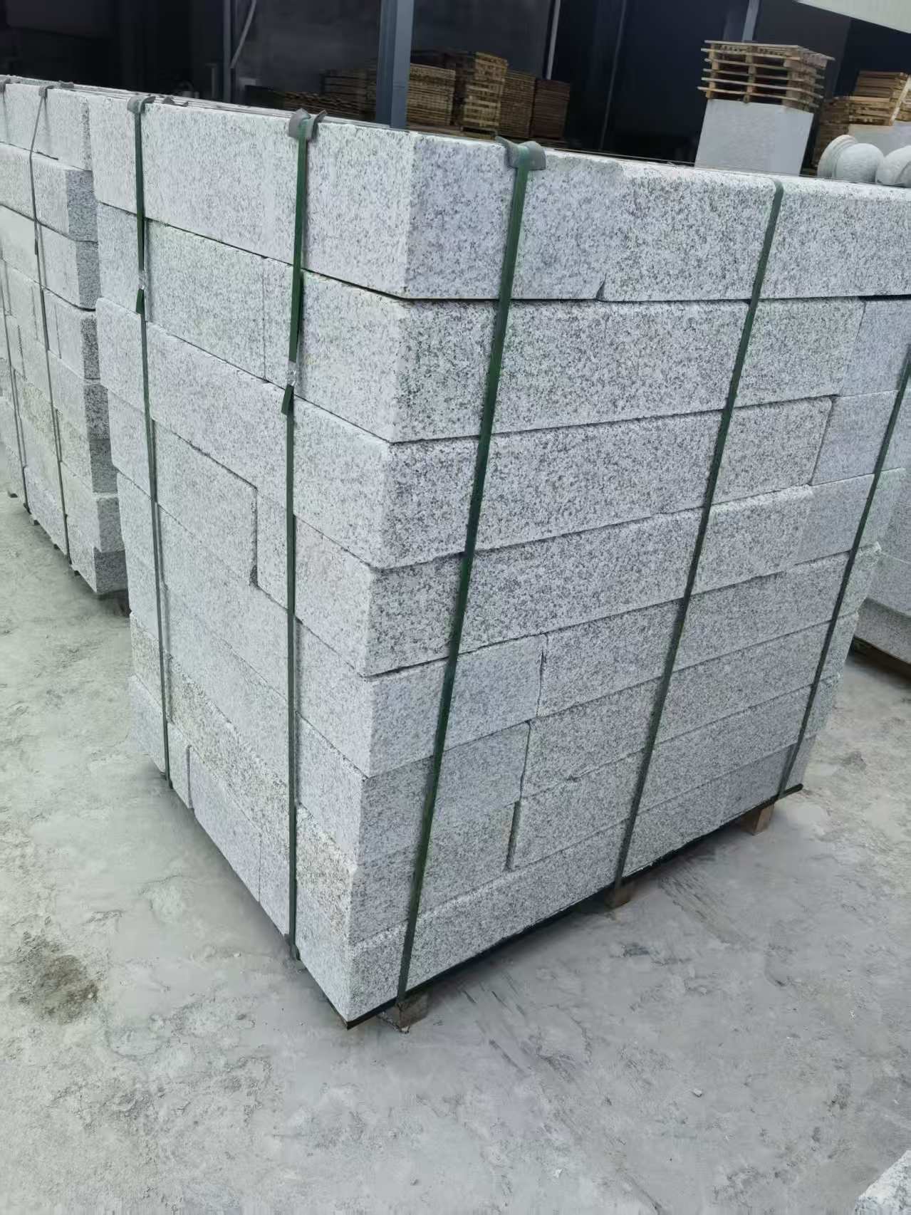 毕节 芙蓉白火烧两面路沿石