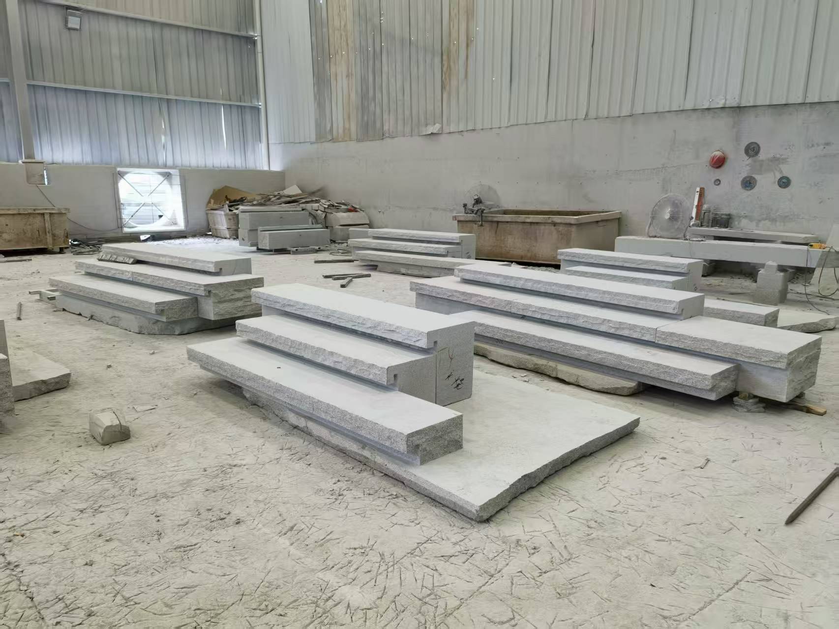 毕节 整石台阶（大面火烧+侧面自然面），出货前厂内拼装