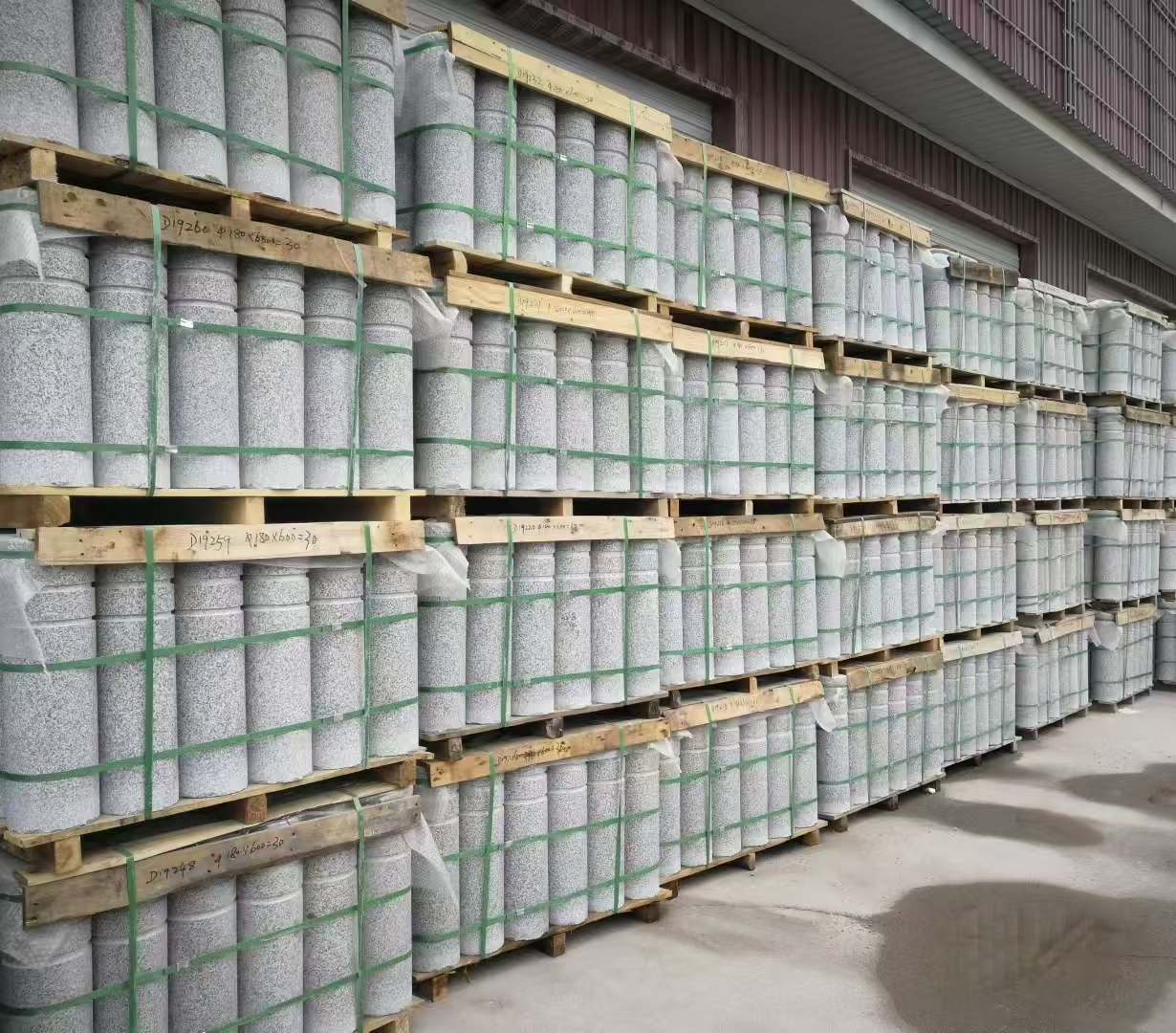 毕节 芝麻白挡车柱、阻车桩、隔离柱