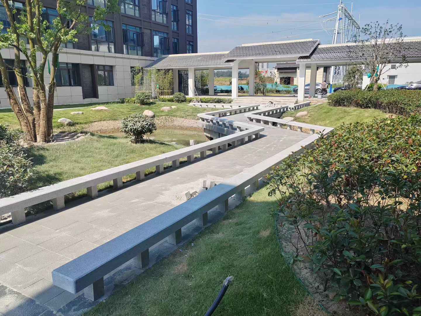 毕节 芝麻灰小区坐凳&栏杆安装效果