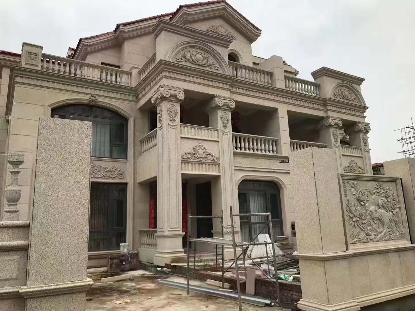 毕节黄金麻别墅外墙安装效果