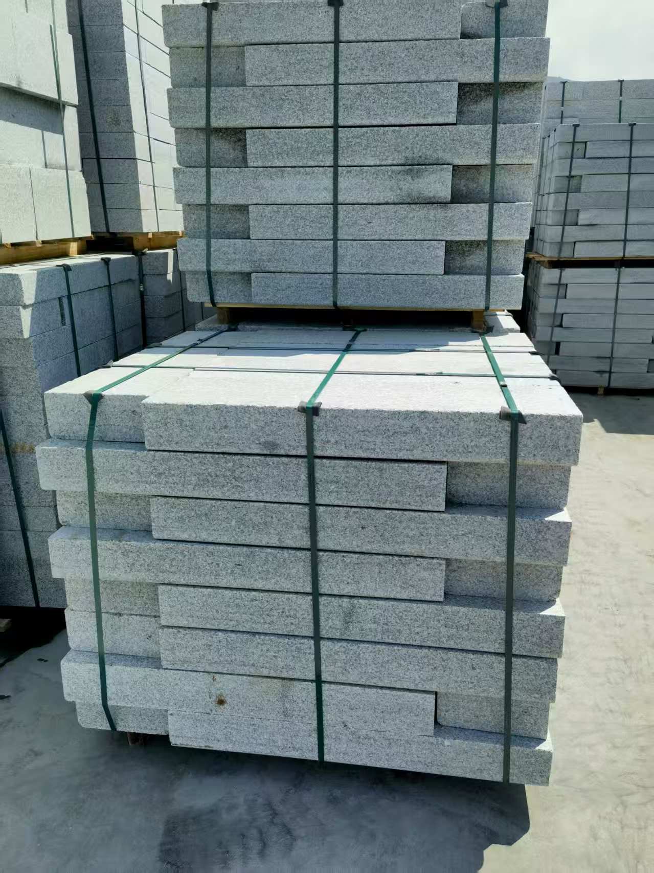 毕节 芙蓉白花岗岩路沿石、平石尺寸标准，色泽均匀