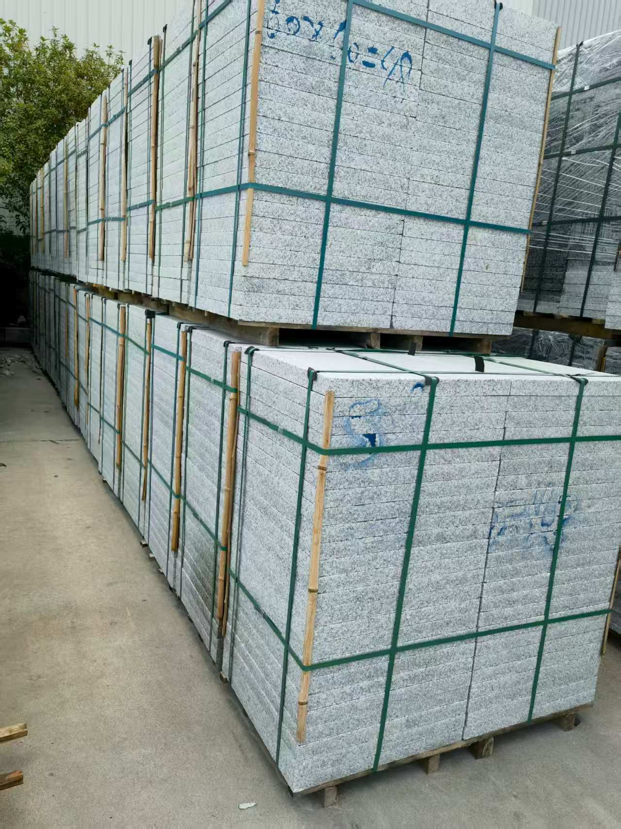 毕节 大花芙蓉白火烧成品，市政园林广场地铺石