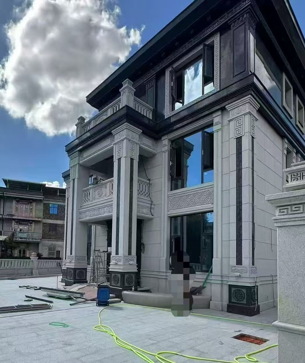 毕节 别墅干挂，芝麻白与芝麻黑完美配合