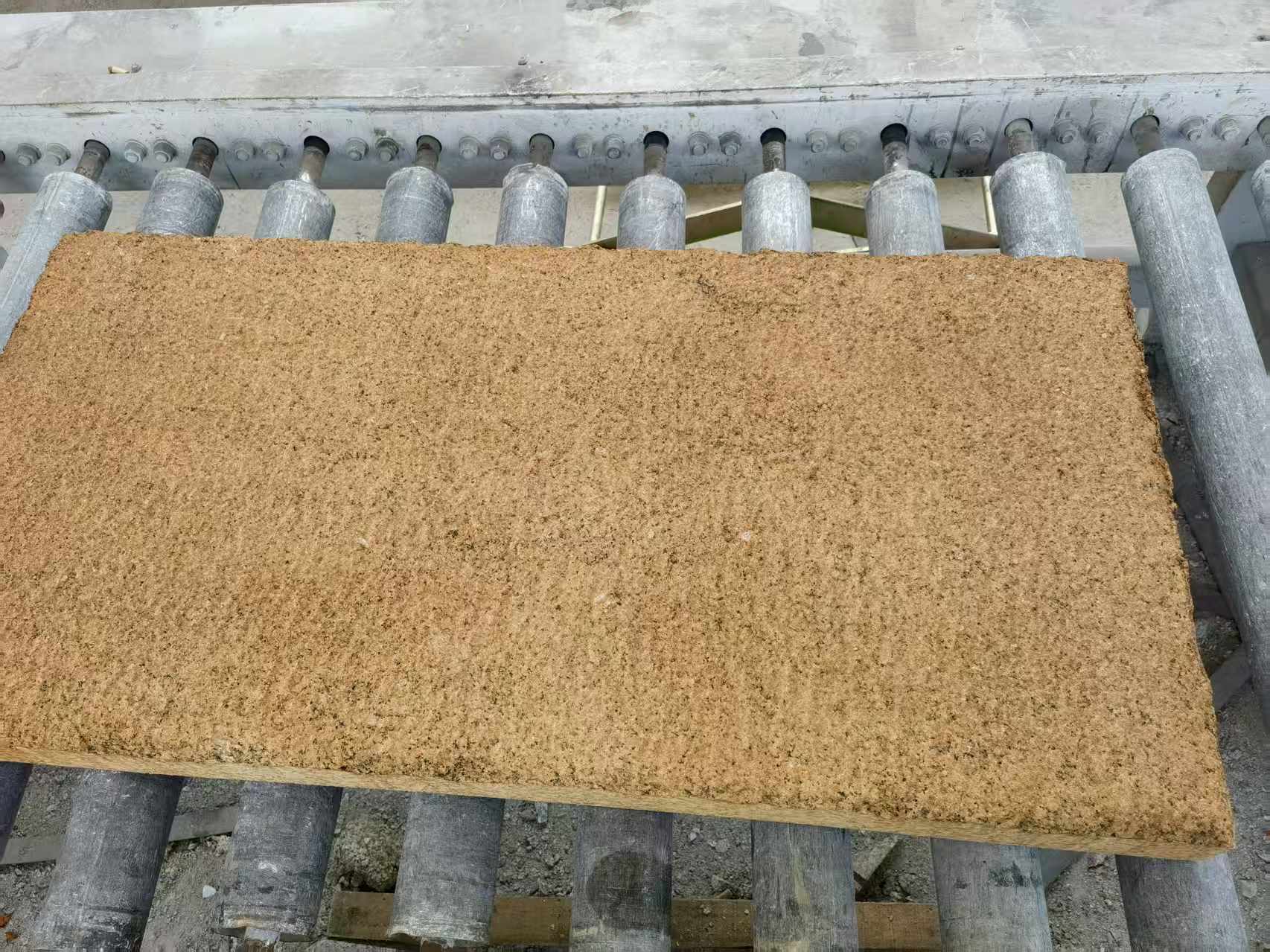 毕节 菠萝面老石板，做旧仿古石，流水线生产加工